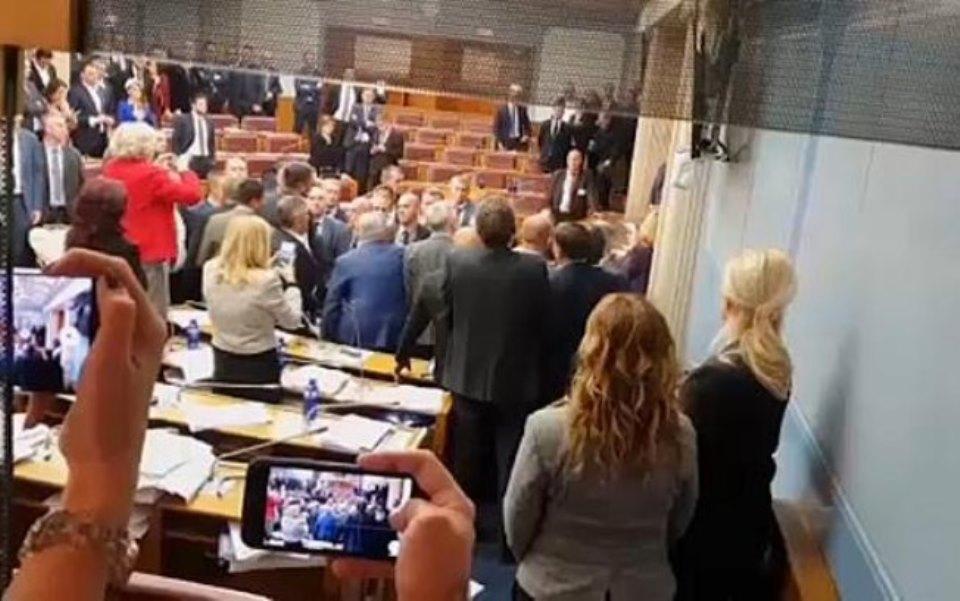 Montenegro aprova lei que permite ao Estado se apropriar de bens das igrejas