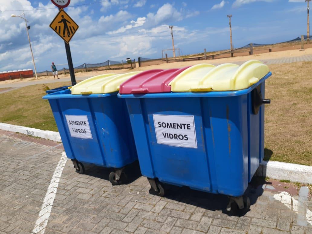 Prefeitura de Conceição da Barra instala contêineres na Praça da Folia para descarte de garrafas de vidro