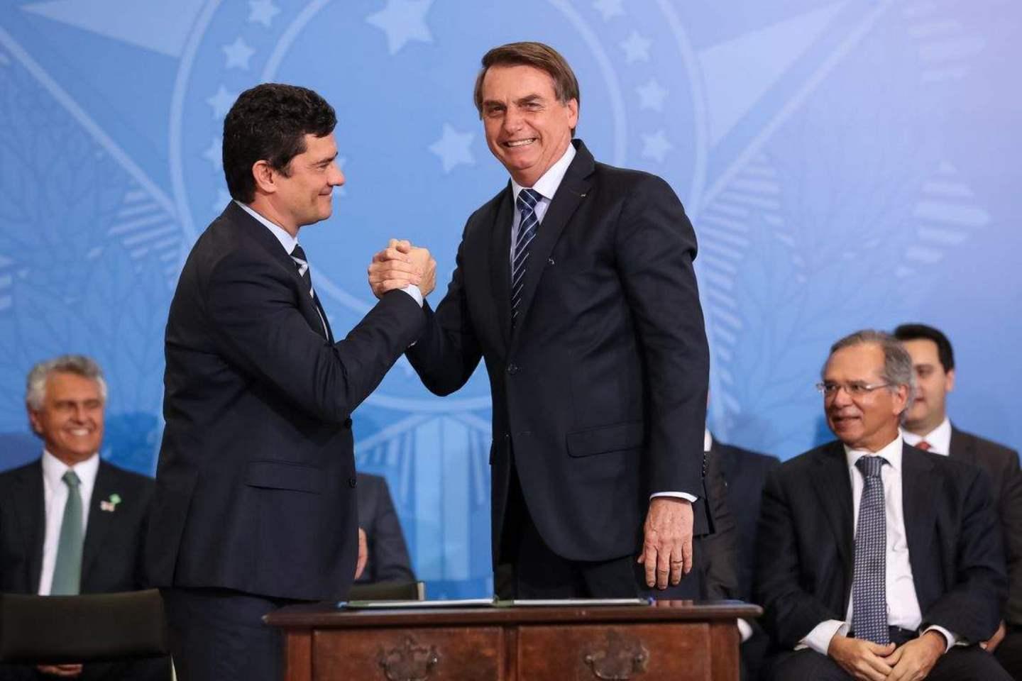 Bolsonaro brinca com a possibilidade de Moro ocupar Presidência em 2027