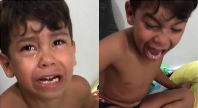Menino pede para jogar o pé no lixo após entrar uma farpa e viraliza