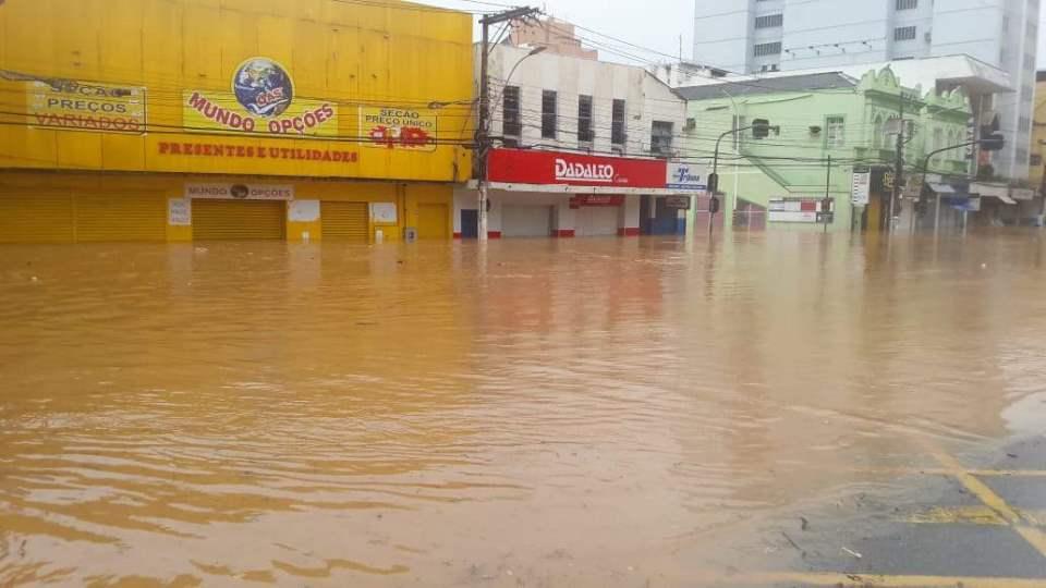 Cachoeiro é atingido por uma das maiores enchentes de sua história