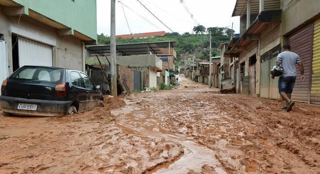 MG tem 58 municípios atingidos por chuvas e 38 mortos soterrados