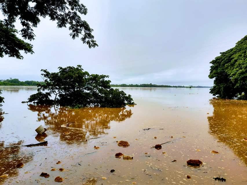 Em Linhares, Rio Doce deve chegar aos cinco metros nesta segunda-feira (27)