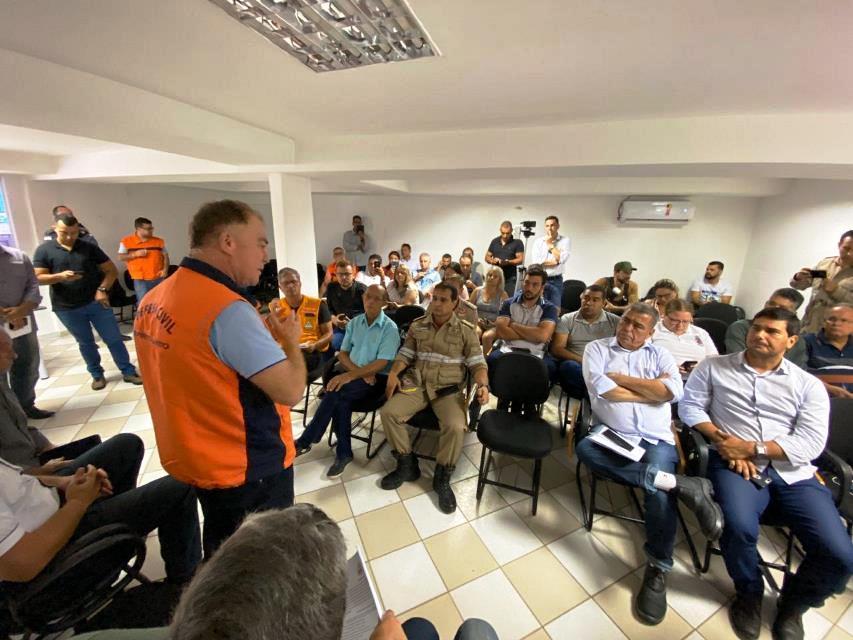 Governador se reúne com prefeitos e integrantes da Defesa Civil das cidades atingidas pelas chuvas