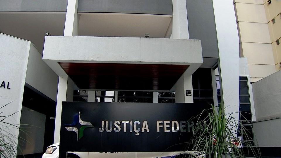 Justiça Federal absolve jovem negro acusado de ‘racismo reverso’ em rede social