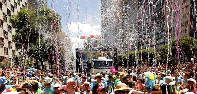 Começou a folia! Quase 50 blocos desfilam na Grande Vitória até março