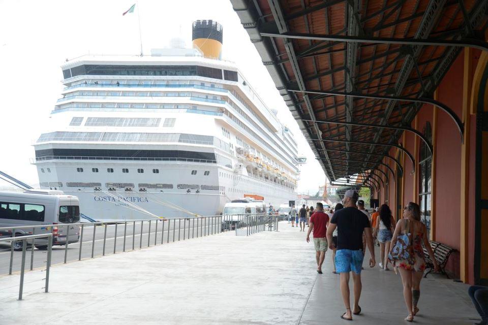 Navios chegam ao Rio este mês com 100 mil turistas