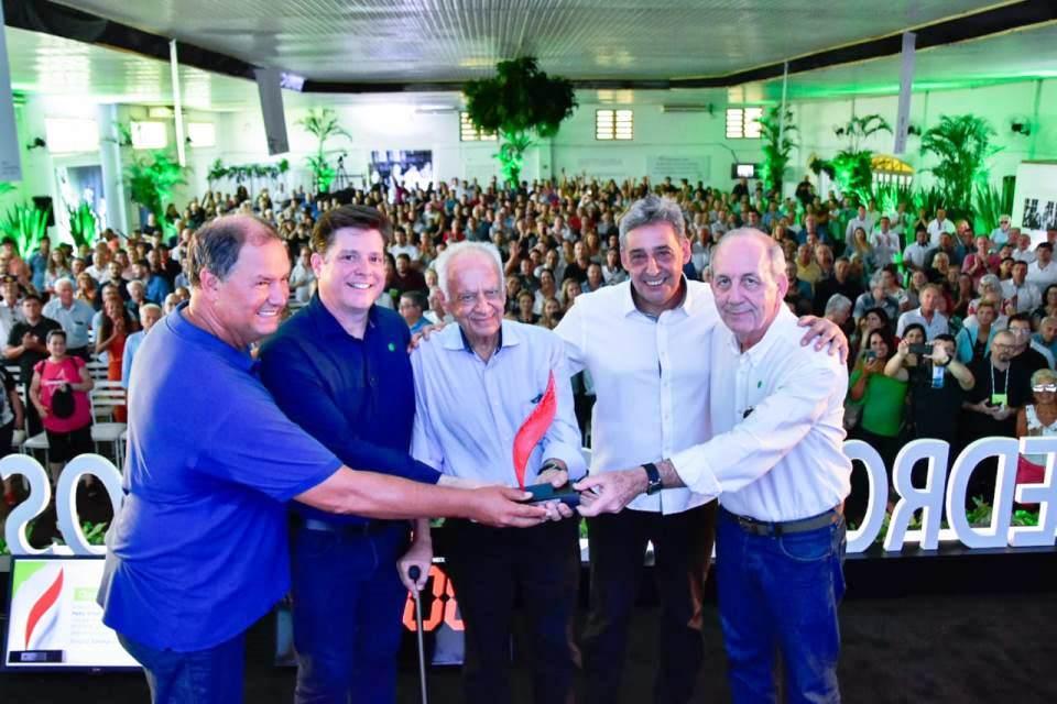 Chico Donato participa da festa de 90 anos de Pedro Simon, o maior nome da história do MDB do Rio Grande do Sul