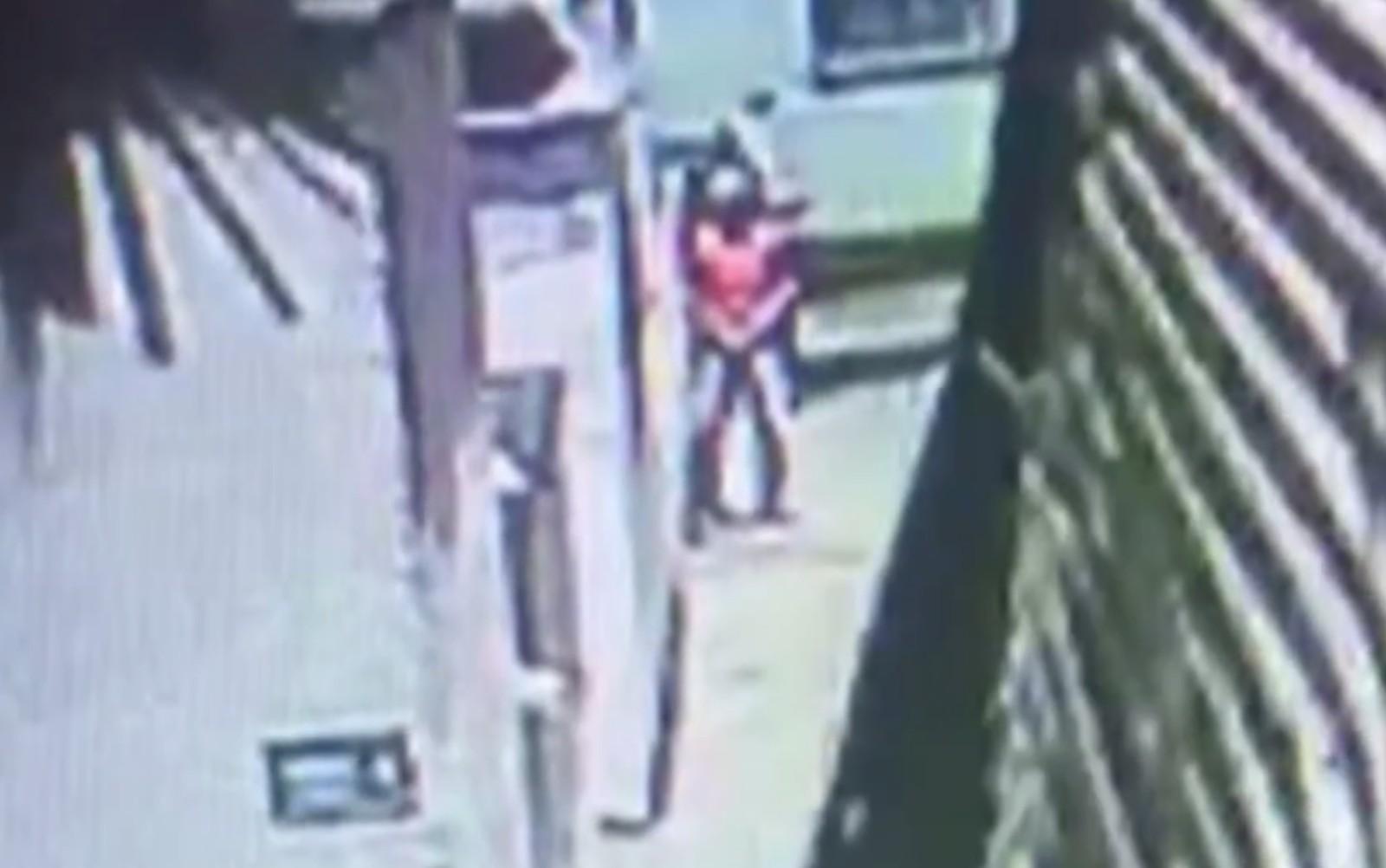 Porteiro flagra homem tentando estuprar menina de 9 anos em condomínio