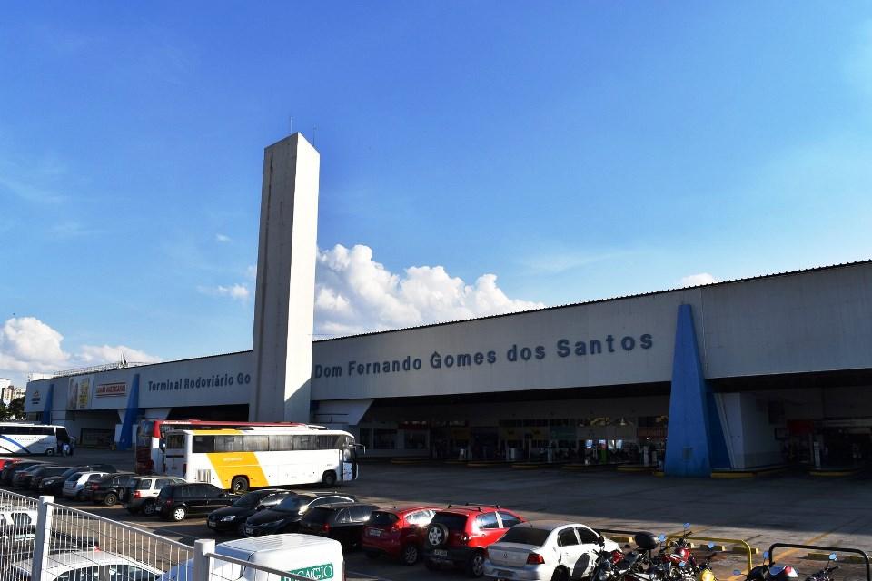 Idoso é preso por suspeita de estuprar menino dentro de ônibus