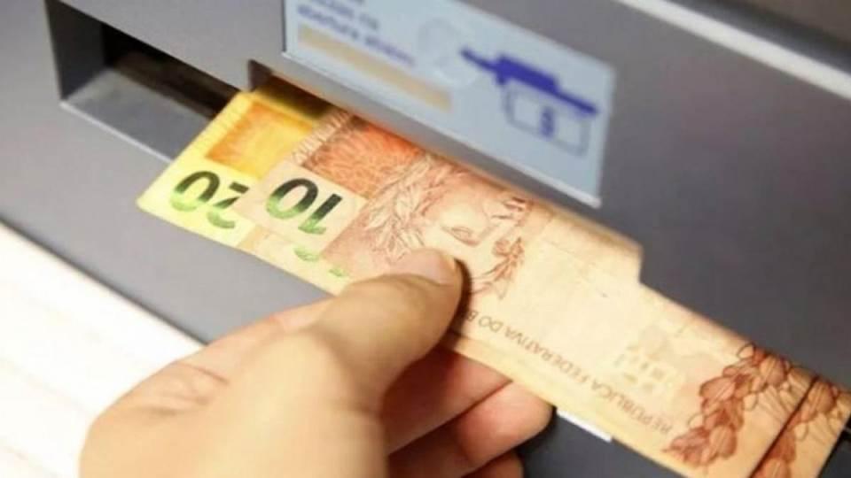 Banco Central estuda permitir saque de dinheiro em comércios