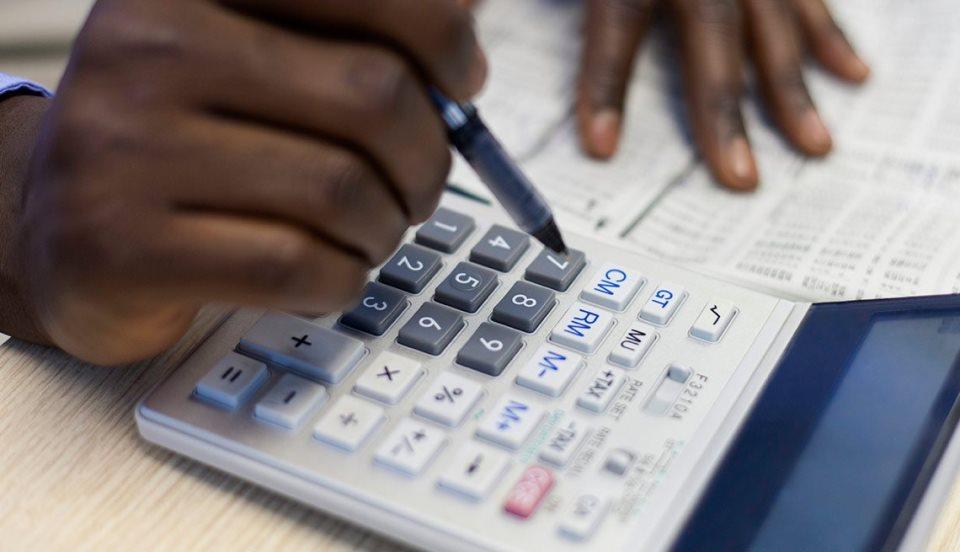 Em ano de eleição, centenas de municípios brasileiros estão à beira do colapso financeiro