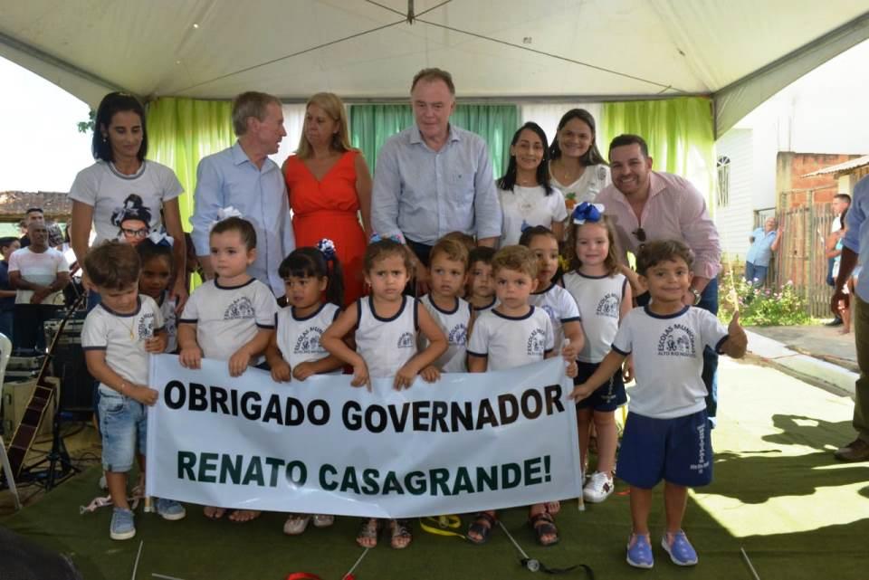 Governador entrega obras de calçamento e autoriza construção de escola em Alto Rio Novo