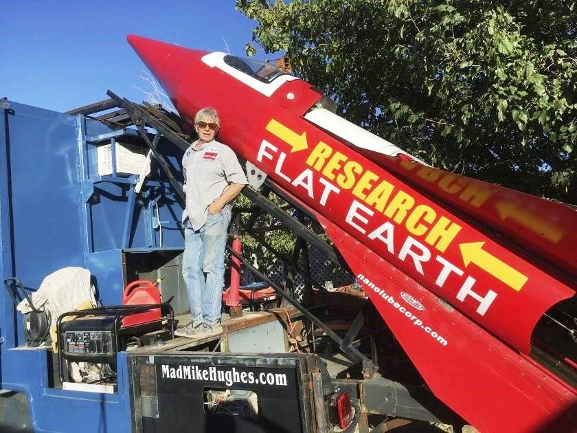Terraplanista morre em experimento com foguete nos EUA