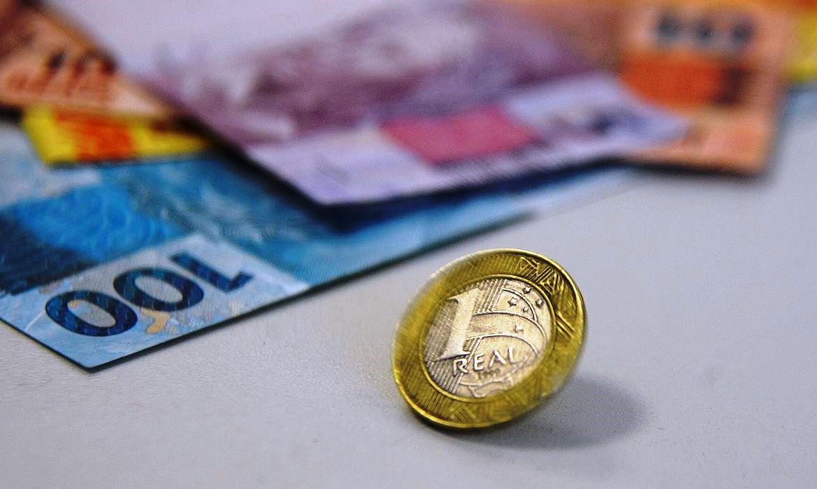 Juros do cheque especial ficam em 165,6% ao ano em janeiro