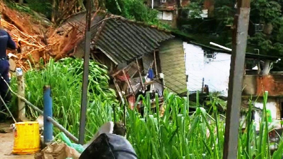 Sobe para 19 número de mortos após temporal na Baixada Santista; buscas são retomadas