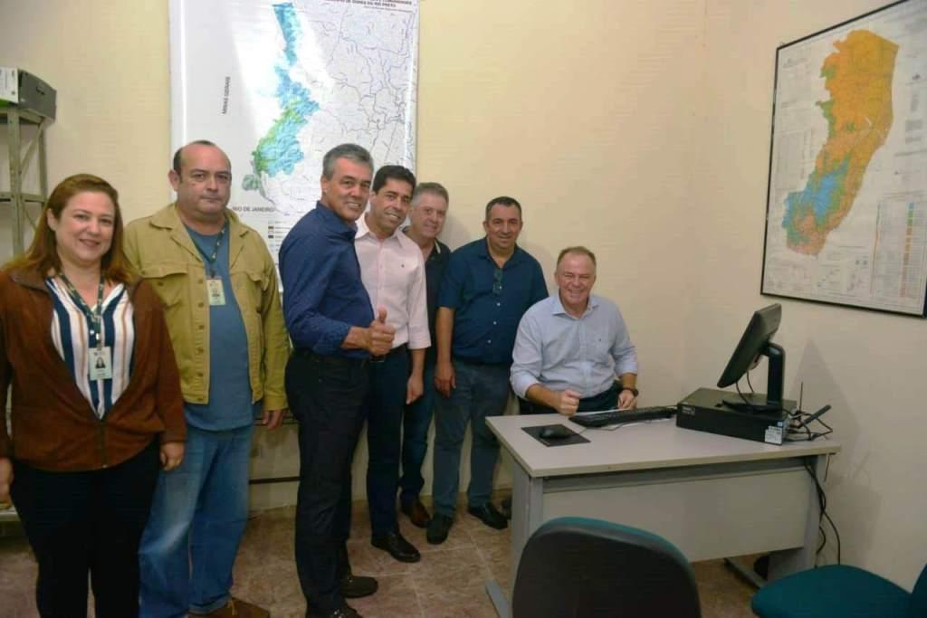 Governo do Estado entrega obras e máquinas agrícolas em Dores do Rio Preto