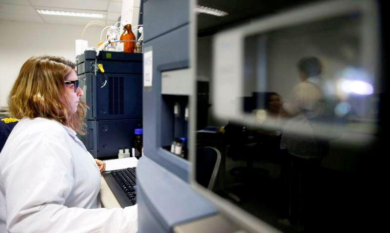 Após 7 anos em queda, diferença salarial de homens e mulheres aumenta