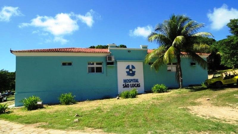 Turista é mordida por tubarão enquanto surfava em Noronha