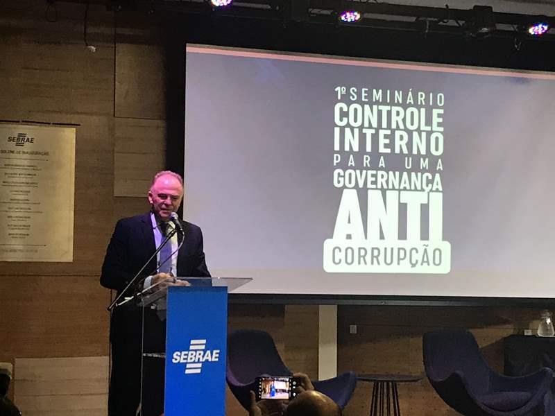 “Combate à corrupção é forma de distribuir renda”, diz Casagrande em seminário