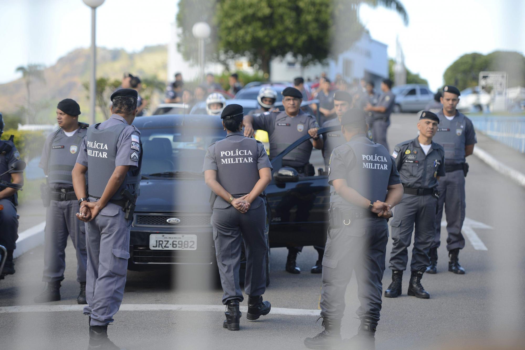 Deputados aprovam reajuste salarial para policiais e bombeiros do ES