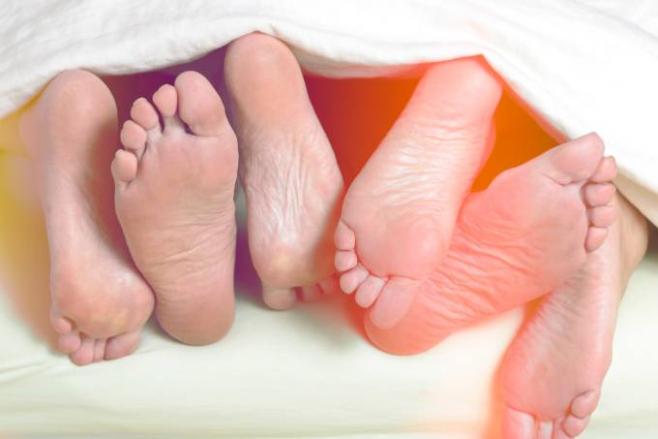 Sem cueca, homem invade cama de casal: “Ouvi voz para sexo a 3”