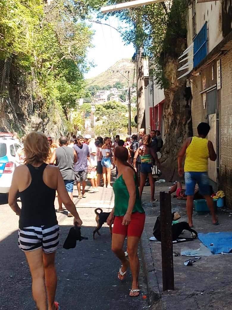 Dez pessoas foram baleadas na Vila Rubim neste domingo (15); uma morreu