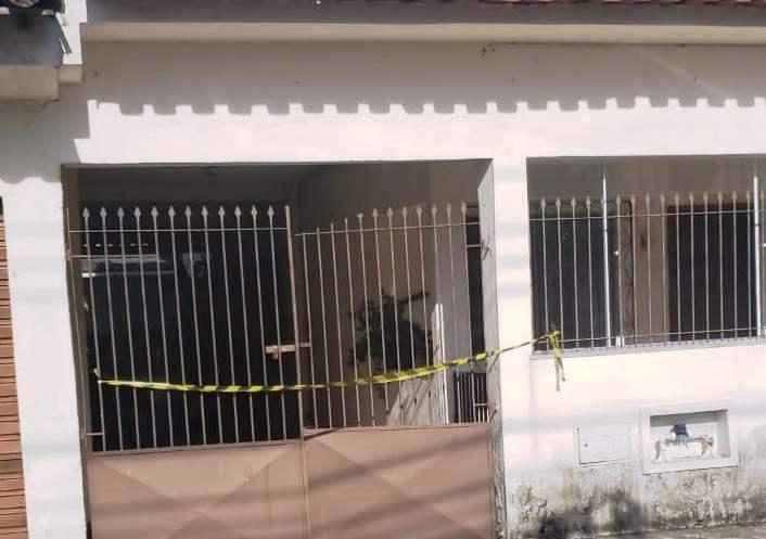 Corpo de comerciante é encontrado nu e com perfurações no peito