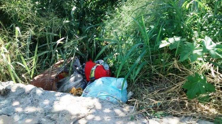 Corpo esquartejado é encontrado dentro de saco de lixo