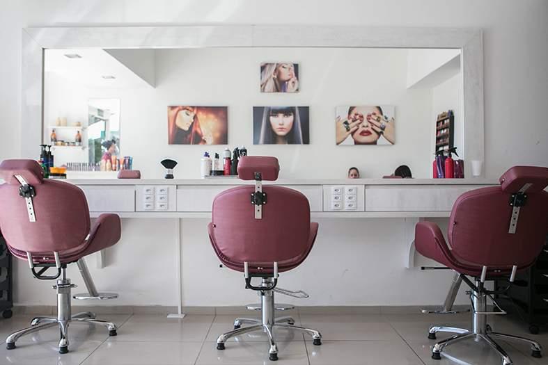 Barbearias, salões e clínicas de estética podem funcionar no ES