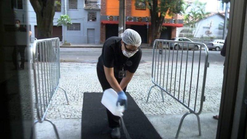 Máscara, álcool e conforto: Hotel vira bunker anti-vírus para atrair cliente