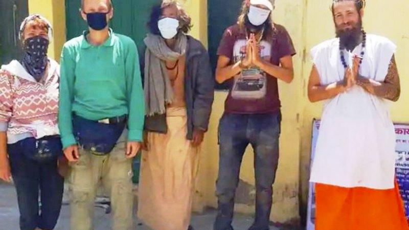 Sem dinheiro, turistas ficam um mês dentro de caverna na Índia