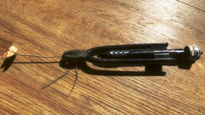 Sem atendimento devido a pandemia, homem arranca o próprio dente