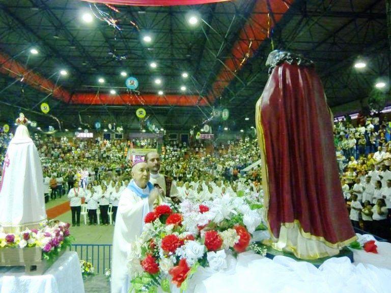 Evangélicos retomam cultos presenciais; católicos continuam com missa online