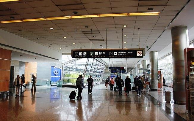 Governo argentino proíbe venda de passagens aéreas até setembro