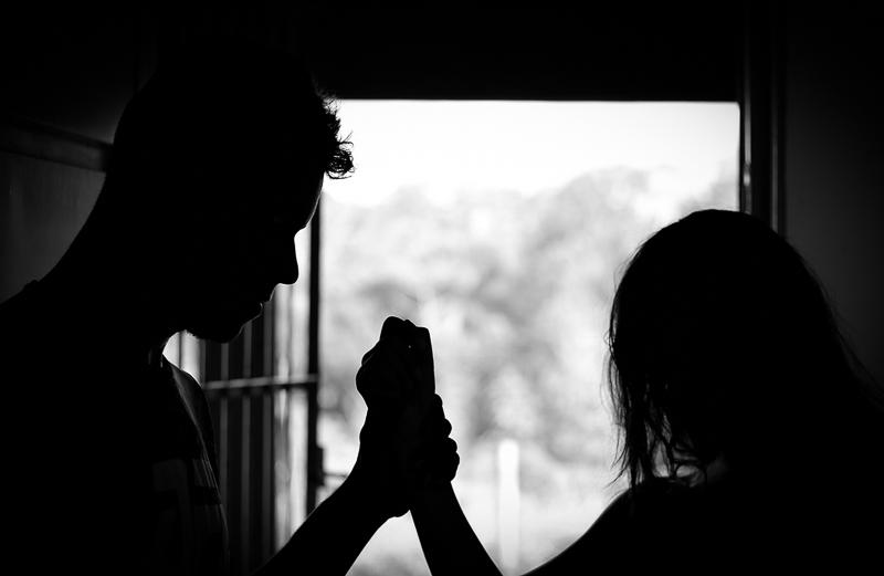 Mulher é agredida e enforcada por negar sexo a marido