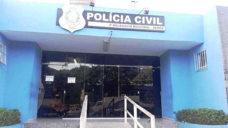 Pai agride filha com socos e mordidas no rosto em bairro da Serra