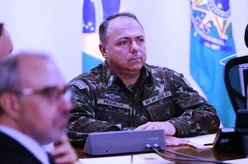 Eduardo Pazuello assume Saúde interinamente após saída de Teich