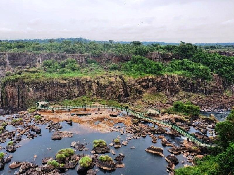 Falta de chuva e seca muda cenário das Cataratas do Iguaçu