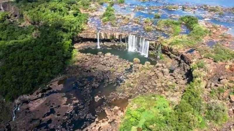 Falta de chuva e seca muda cenário das Cataratas do Iguaçu