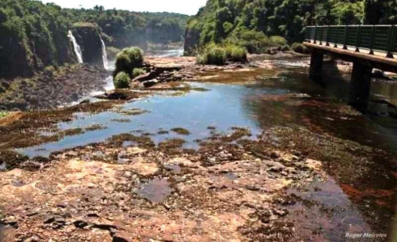 Falta de chuva e seca muda cenário das Cataratas do Iguaçu