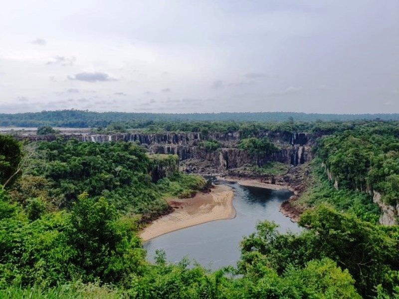 Falta de chuva e seca muda cenário das Cataratas do Iguaçu