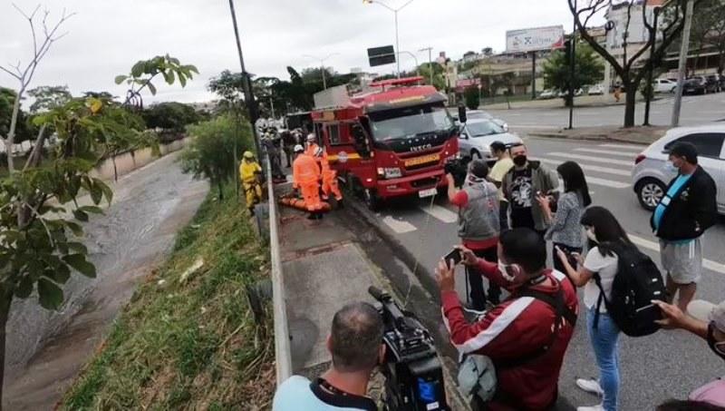 Corpo de mulher é encontrado sem a cabeça e sem os braços às margens de rio