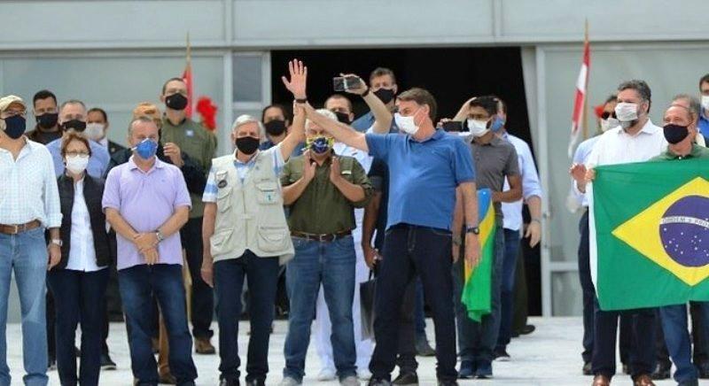 Manifestantes saem às ruas em apoio ao presidente Jair Bolsonaro