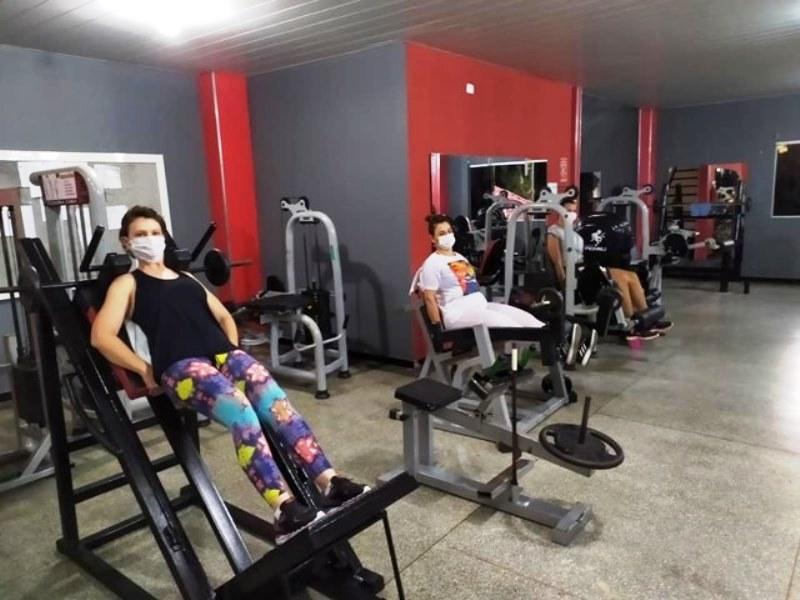 Academias voltam a funcionar a partir desta segunda-feira (25) no ES