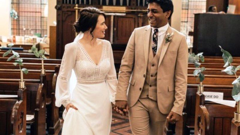 Médico e enfermeira realizam casamento em pleno hospital para 