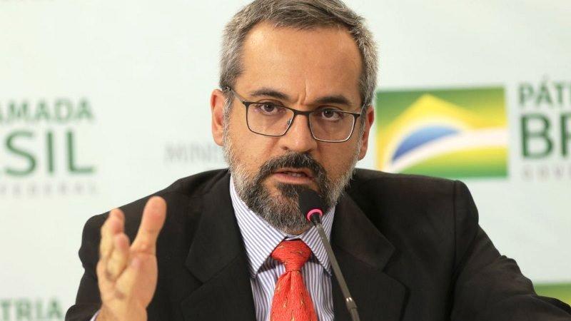 É preciso mudar as regras da república, diz Weintraub