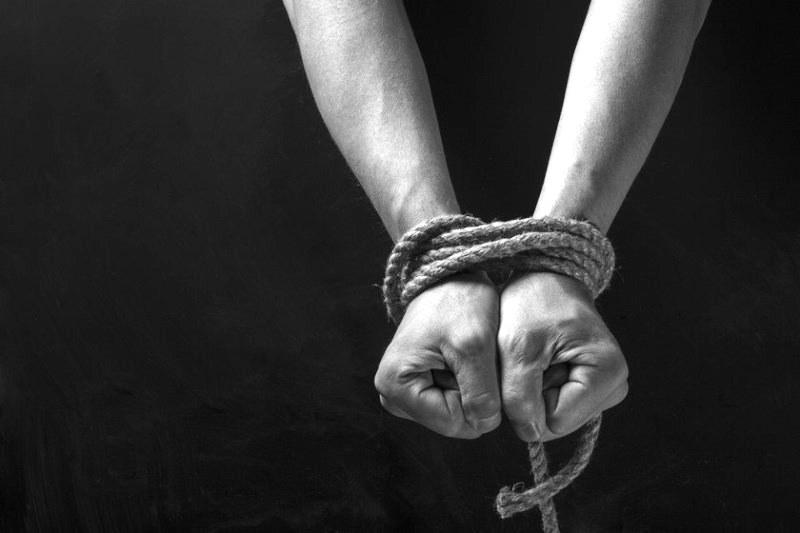 Preso homem que sequestrou e amarrou ex-cunhada no banco de trás do carro para se vingar