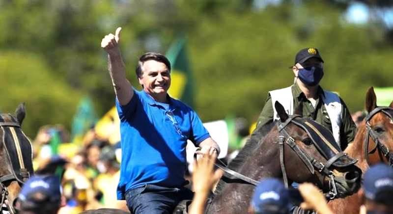 “Estarei onde o povo estiver”, diz Bolsonaro após atos deste domingo