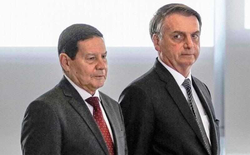 Mourão afasta golpe mas defende que Bolsonaro tenha mãos livres para governar